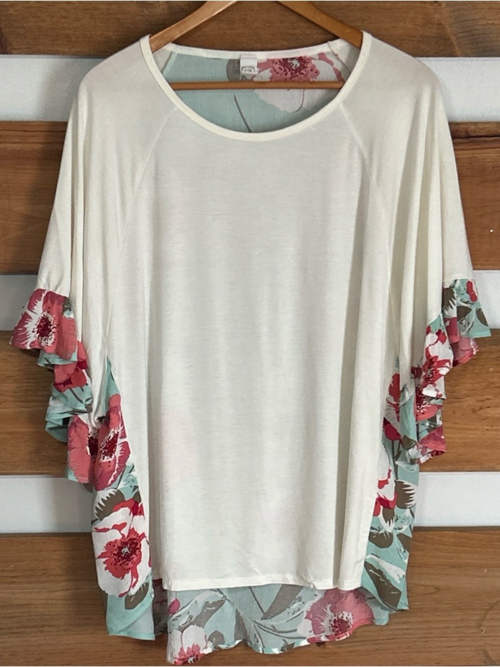 CY Fashion Flowy White Top Floral Flare Sleeves & Floral Back Women's Size XL
